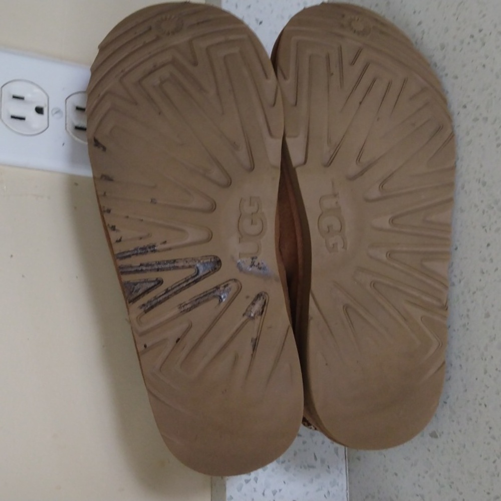 Tasman Slippers - Picture 7 of 12